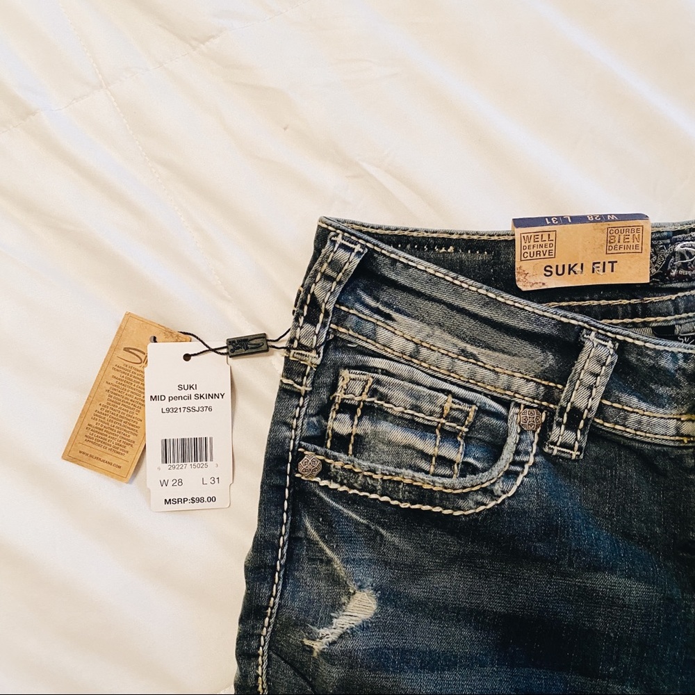 ✨👖BRAND NWT SILVER SUKI SKINNY JEANS👖✨